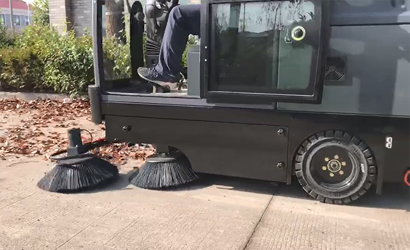 駕駛式掃地車的實用價值和優(yōu)勢 駕駛式掃地車的實用價值和優(yōu)勢