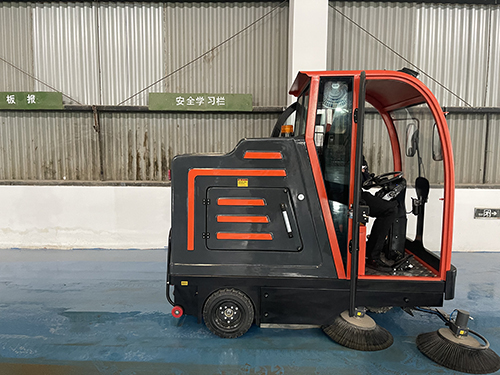 新手使用掃地機(jī)注意點 新手使用掃地機(jī)注意點