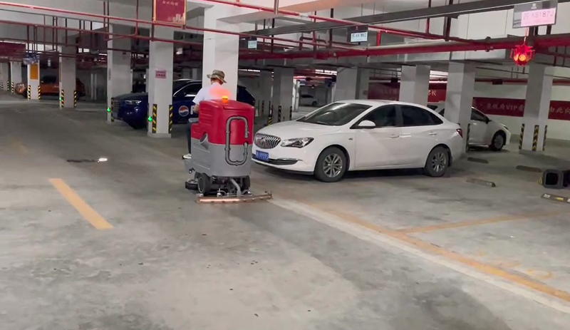 大型廣場為什么用洗地機？